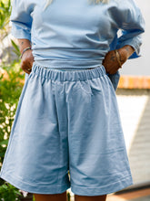 Afbeelding in Gallery-weergave laden, NOVÈL SHORTS - Light blue