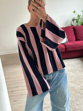Afbeelding in Gallery-weergave laden, JAZZ SWEATER - Soft pink/Navy velvet