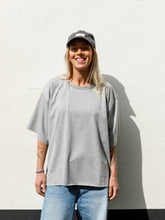 Afbeelding in Gallery-weergave laden, COCO T-SHIRT - Grey