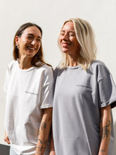 Afbeelding in Gallery-weergave laden, LODxLOIS T-shirt - Kwetsbaarkracht / grey