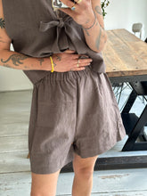 Afbeelding in Gallery-weergave laden, NOVÈL SHORTS - Dusty brown