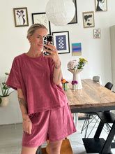 Afbeelding in Gallery-weergave laden, SET: ABBY T-SHIRT & NOVÈL SHORT - Old pink