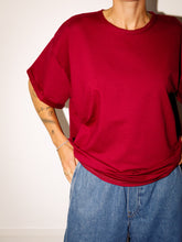 Afbeelding in Gallery-weergave laden, LOVA T-SHIRT - Wine red