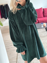 Afbeelding in Gallery-weergave laden, MAE SWEATDRESS - Bottle