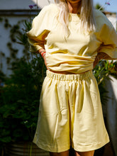 Afbeelding in Gallery-weergave laden, NOVÈL SHORTS - Soft yellow