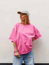 Afbeelding in Gallery-weergave laden, COCO T-SHIRT - Pink