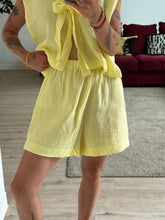 Afbeelding in Gallery-weergave laden, SET: SUE WAISTCOAT & NOVÈL SHORT - Yellow moussline