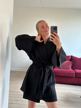Afbeelding in Gallery-weergave laden, JUNE ROBE - Black