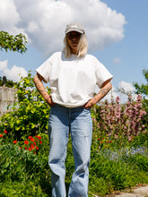 Afbeelding in Gallery-weergave laden, LOVA T-SHIRT - White