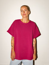 Afbeelding in Gallery-weergave laden, LOVA T-SHIRT - Raspberry