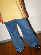 Afbeelding in Gallery-weergave laden, LOVA T-SHIRT - Dusty yellow