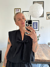 Afbeelding in Gallery-weergave laden, SUE WAISTCOAT - Black