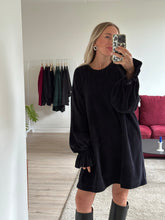 Afbeelding in Gallery-weergave laden, MAE SWEATDRESS - Black