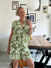 Afbeelding in Gallery-weergave laden, SUE WAISTCOAT - Green tie-dye