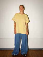 Afbeelding in Gallery-weergave laden, LOVA T-SHIRT - Dusty yellow