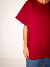 Afbeelding in Gallery-weergave laden, LOVA T-SHIRT - Wine red
