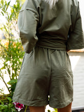 Afbeelding in Gallery-weergave laden, NOVÈL SHORTS - Olive green
