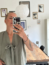 Afbeelding in Gallery-weergave laden, SUE WAISTCOAT - Khaki
