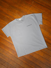 Afbeelding in Gallery-weergave laden, LODxLOIS T-shirt - Kwetsbaarkracht / grey
