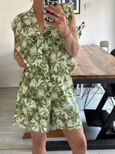 Afbeelding in Gallery-weergave laden, SUE WAISTCOAT - Green tie-dye
