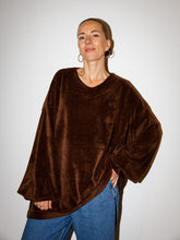 Afbeelding in Gallery-weergave laden, ROWAN SWEATER - Chocolate
