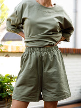 Afbeelding in Gallery-weergave laden, NOVÈL SHORTS - Olive green
