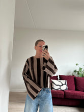 Afbeelding in Gallery-weergave laden, JAZZ SWEATER - Brown/beige velvet
