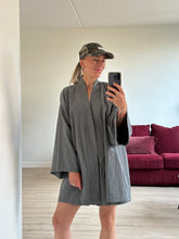 Afbeelding in Gallery-weergave laden, JUNE ROBE - Grey
