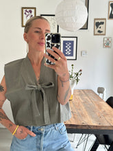 Afbeelding in Gallery-weergave laden, SUE WAISTCOAT - Khaki
