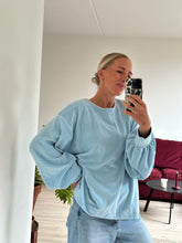 Afbeelding in Gallery-weergave laden, MARLEY SWEATER - Soft blue
