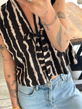 Afbeelding in Gallery-weergave laden, SUE WAISTCOAT - Big stripes
