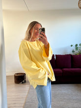 Afbeelding in Gallery-weergave laden, JOE SWEATER - Soft yellow
