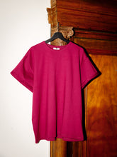 Afbeelding in Gallery-weergave laden, LOVA T-SHIRT - Raspberry
