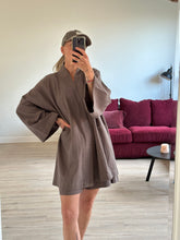 Afbeelding in Gallery-weergave laden, JUNE ROBE - Dusty brown
