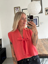 Afbeelding in Gallery-weergave laden, SUE WAISTCOAT - Coral
