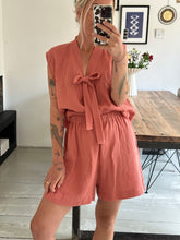 Afbeelding in Gallery-weergave laden, SUE WAISTCOAT - Peach pink
