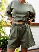 Afbeelding in Gallery-weergave laden, NOVÈL SHORTS - Olive green
