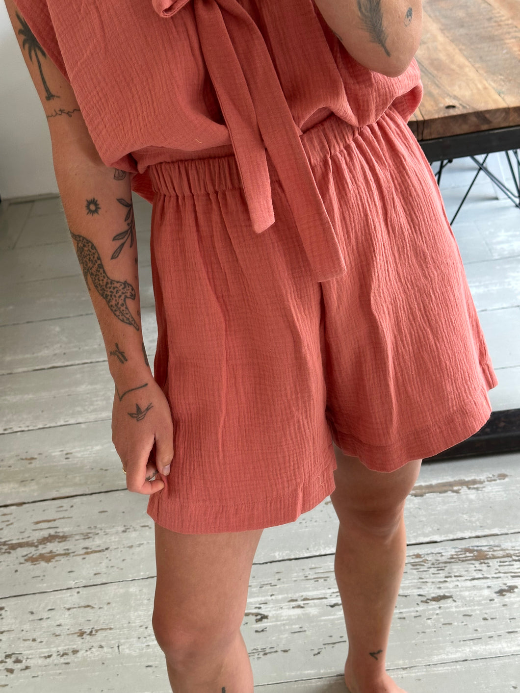 NOVÈL SHORTS - Peach pink