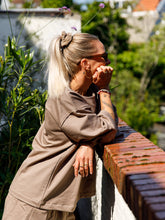 Afbeelding in Gallery-weergave laden, LENNY T-SHIRT - Taupe
