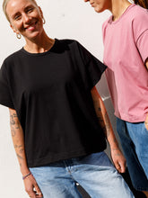 Afbeelding in Gallery-weergave laden, RIVA T-SHIRT - Black
