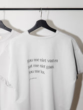 Afbeelding in Gallery-weergave laden, LODxLOIS T-shirt - Hou me los / off-white
