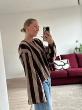 Afbeelding in Gallery-weergave laden, JAZZ SWEATER - Brown/beige velvet
