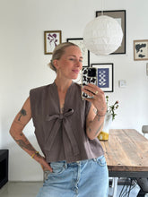 Afbeelding in Gallery-weergave laden, SUE WAISTCOAT - Dusty brown

