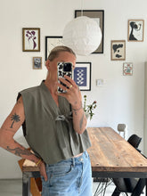 Afbeelding in Gallery-weergave laden, SUE WAISTCOAT - Khaki
