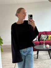 Afbeelding in Gallery-weergave laden, JAZZ SWEATER - Black
