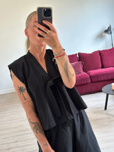 Afbeelding in Gallery-weergave laden, SUE WAISTCOAT - Black
