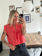 Afbeelding in Gallery-weergave laden, SUE WAISTCOAT - Coral
