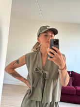 Afbeelding in Gallery-weergave laden, SUE WAISTCOAT - Olive

