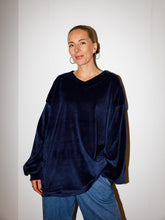 Afbeelding in Gallery-weergave laden, ROWAN SWEATER - Dark blue
