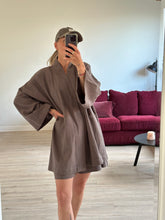 Afbeelding in Gallery-weergave laden, JUNE ROBE - Dusty brown
